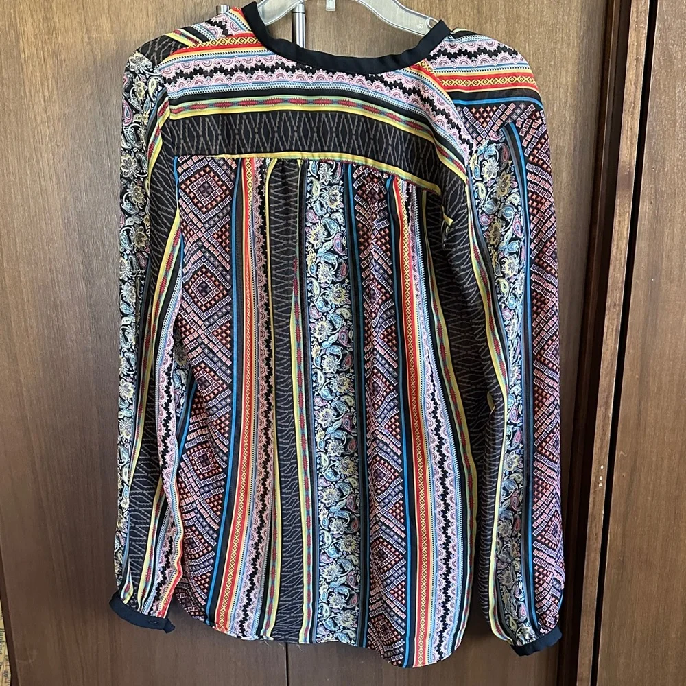 Colorful Geometric Patterned Blouse - Picture 2 of 4